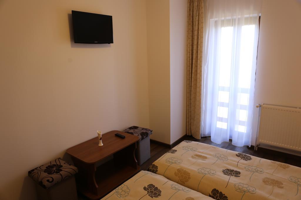 Hotel Ezuestfenyo Agroturisztikai Panzio Borzont Zewnętrze zdjęcie