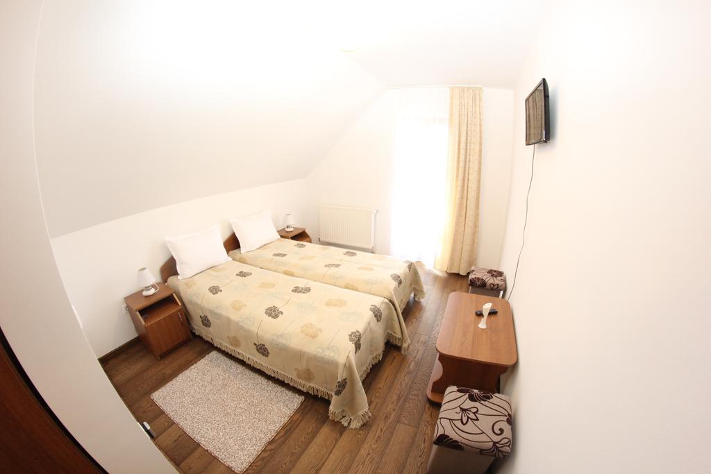Hotel Ezuestfenyo Agroturisztikai Panzio Borzont Zewnętrze zdjęcie
