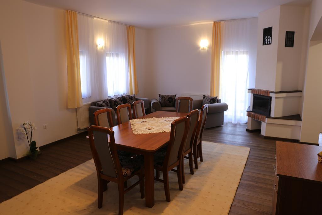 Hotel Ezuestfenyo Agroturisztikai Panzio Borzont Zewnętrze zdjęcie