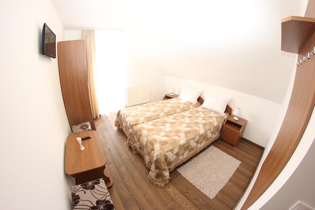 Hotel Ezuestfenyo Agroturisztikai Panzio Borzont Zewnętrze zdjęcie